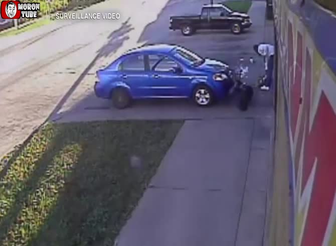Video :He runs away after hitting a woman with his motorcycle